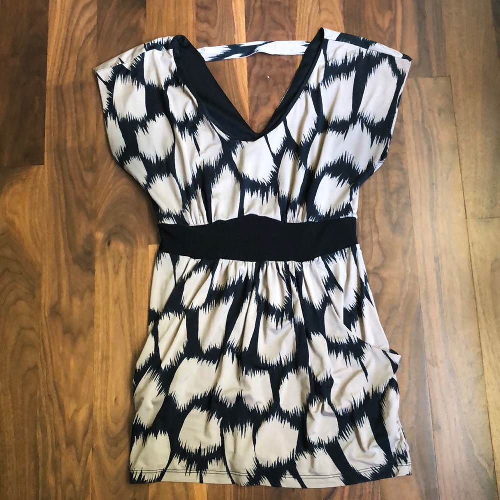 Black and Tan Top with Pockets